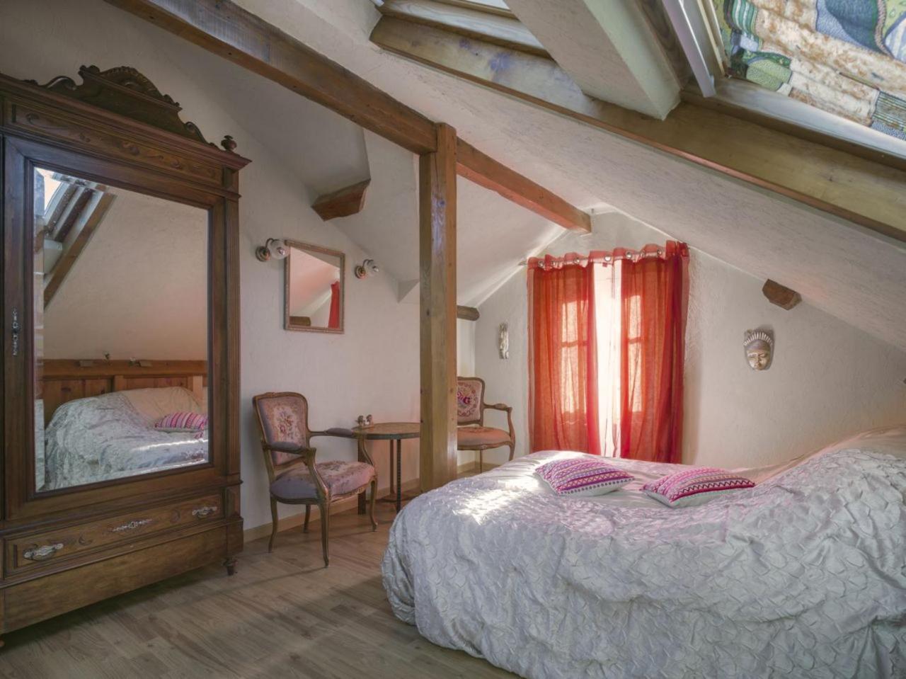 Petit Chateau Laborde Rom bilde